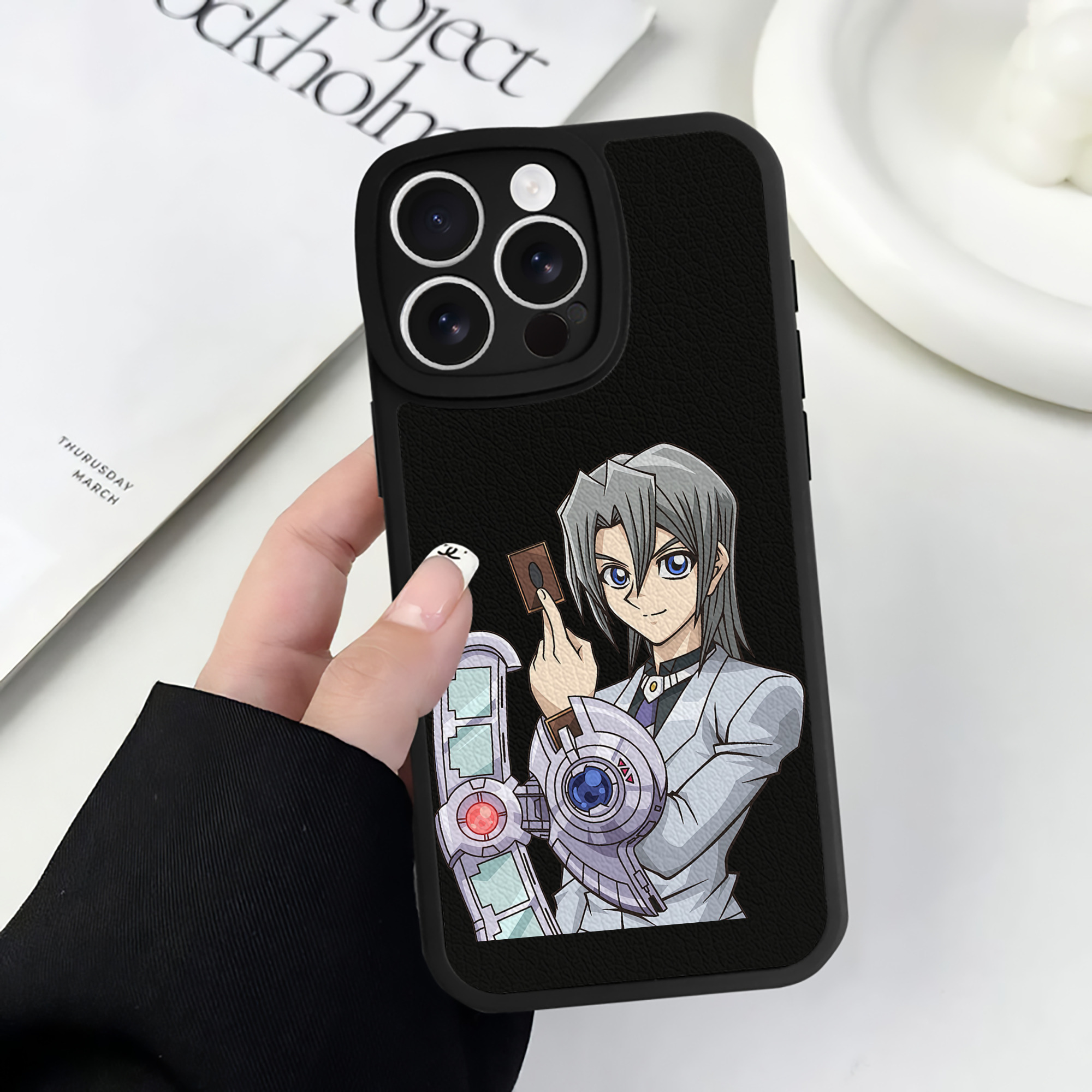 遊☆戯☆王 Yu-Gi-Oh! 【iPhone 16シリーズ対応】シリコンスマホケース（レザー調） 材質：シリコン